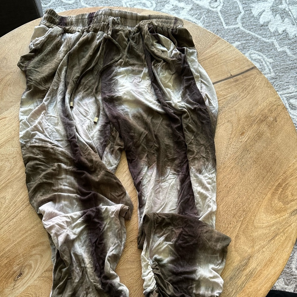 Fun ruched leg pants